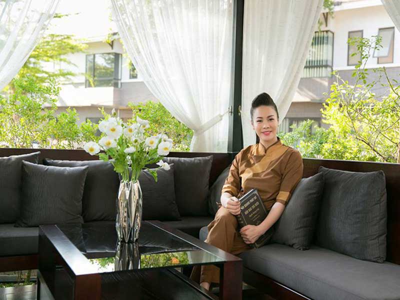 Ngắm biệt thự triệu đô bình yên với khu vườn rực rỡ sắc hoa cùng hồ cá Koi của Nhật Kim Anh giữa lòng Sài Gòn - Ảnh 13. Ngắm biệt thự triệu đô bình yên với khu vườn rực rỡ sắc hoa cùng hồ cá Koi của Nhật Kim Anh giữa lòng Sài Gòn - Ảnh 13.