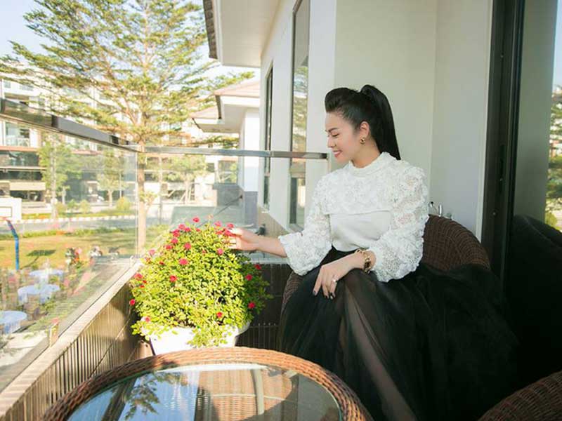Ngắm biệt thự triệu đô bình yên với khu vườn rực rỡ sắc hoa cùng hồ cá Koi của Nhật Kim Anh giữa lòng Sài Gòn - Ảnh 19. Ngắm biệt thự triệu đô bình yên với khu vườn rực rỡ sắc hoa cùng hồ cá Koi của Nhật Kim Anh giữa lòng Sài Gòn - Ảnh 19.